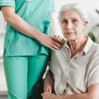 استخدام پرستار زن