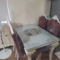 میز صندلی چهار نفره تمیز سالم