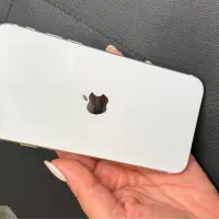 اپل iPhone SE (2020) با حافظهٔ ۱۲۸ گیگابایت