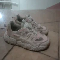 تعدادی کفش دخترانه