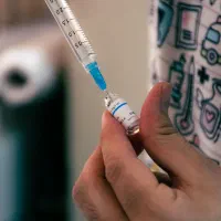 خدمات پرستاری، تزریقات، بخیه، سرم تراپی، در منزل|خدمات آرایشگری و زیبایی|مشهد, احمدآباد|دیوار