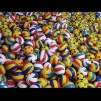 توپ والیبال فوتبال در مدلها و رنگهای مختلف