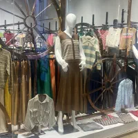 فروشنده خانم آرش مال