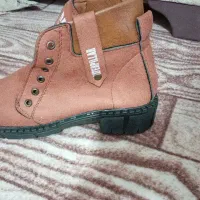 بوت زنانه|کیف، کفش، کمربند|نیشابور, خط کاشمر|دیوار