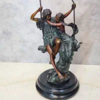 مجسمه برنزی زن ومرد تاب سوار