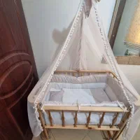 تخت کنار مادر