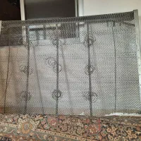 تخت فلزی قدیمی