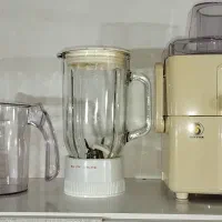 یک عدد آبمیوه گیری
