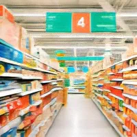 فروشنده خانم و اقا برای فروشگاه مواد غذایی
