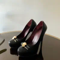 کفش سایز ۳۷