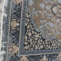 فرش ۹ متری ۷۰۰ شانه تراکم ۲۵۵۰ نو آکبند طوسی طلایی