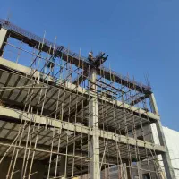 نگهبان ساختمان در حال ساخت