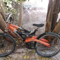 دوچرخ|دوچرخه، اسکیت، اسکوتر|بروجن, |دیوار