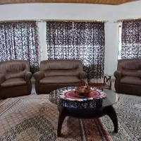 مبل به همراه میز و صندلی و میز وسط