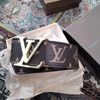 تعدادی کمربندمارک|کیف، کفش، کمربند|رشت, پل تالشان|دیوار