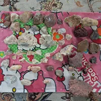 فروش تعدادی سنگ نمیدونم چیه