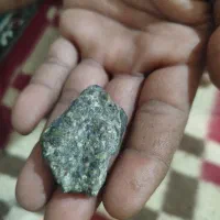 سنگ نمی‌دونم چیه