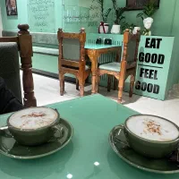 فروشنده خانم مجرب، آراسته و تحصیل‌کرده