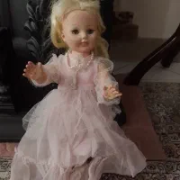 عروسک های آنتیک و لباس و پتوی کودک