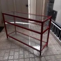 ویترین قرمز دو طبقه