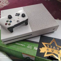 یک XBOX وان اس ۱ ترا پر بازی خوب با ۱ دسته اصلی