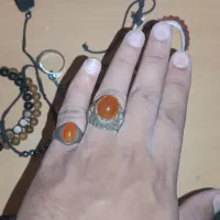 انگشتر و گردنبند