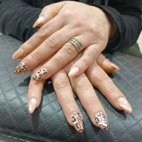 کاشت و ترمیم ناخن ملارد لم اباد