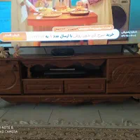 میز تلویزیون قهوهای چوبی