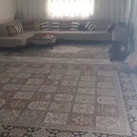 طبقه بالا ۱۴۰متری حیاط وپارکینگ دار جاده اصفهان