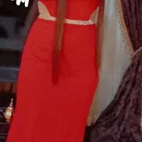 لباس مجلسی قرمز|لباس|رباط‌کریم, رباط‌کریم|دیوار