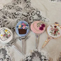 آینه دستی گلدوزی شده