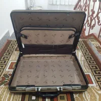 گیف صامت|کیف، کفش، کمربند|کبودرآهنگ, |دیوار