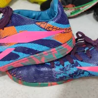 یک جفت کفش ورزشی سالن سایز 40