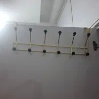 چوب لباسی|بندرخت و رخت‌آویز|قم, چهل درخت‎|دیوار