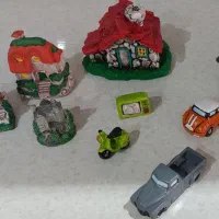 مجسمه های خاص وکلبه چوبی