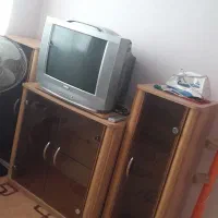 یک عدد تلوزیون با زیر تلوزیون