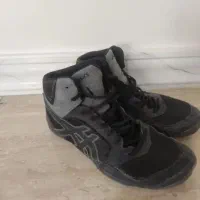 همه سایز کفش کشتی اورجینال موجود است