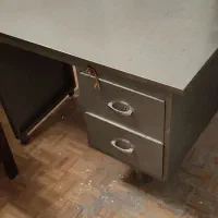 میز تحریر فلزی