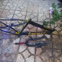 تنه دو۰رخه۲۶ اسپورتی جنس فلزی تایرتیوپ طوقه عقب|دوچرخه، اسکیت، اسکوتر|تبریز, |دیوار