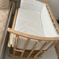 تخت کنار مادر