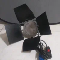 ۲ عدد پرژکتور نورپردازی