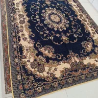 رو فرشی سرمه ای نو نوپشت روفرشی کرم رنگ