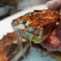 ب یک نیروی خدماتی جهت کار در فست فود