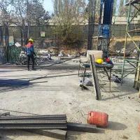 کارگر ساده ساختمانی با جای خواب و خواب