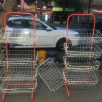 قفسه ایستاده