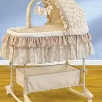 تخت کنار مادر