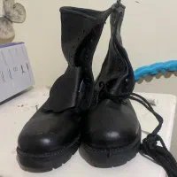 پلیور و پوتین و لباس سربازی