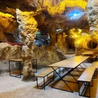 تور گروهی آبشار معجن و اقامت درمجتمع صخره ای کشور