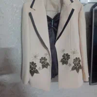 کت و دامن نونو سایز ۴۸ ولی به ۴۴ و ۴۶ میخوره