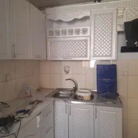 کابینت ممبران در حد نو با هود و ۲عدد بوفه ایستاد|آب‌چکان و نظم‌دهنده ظروف|کرمان, |دیوار